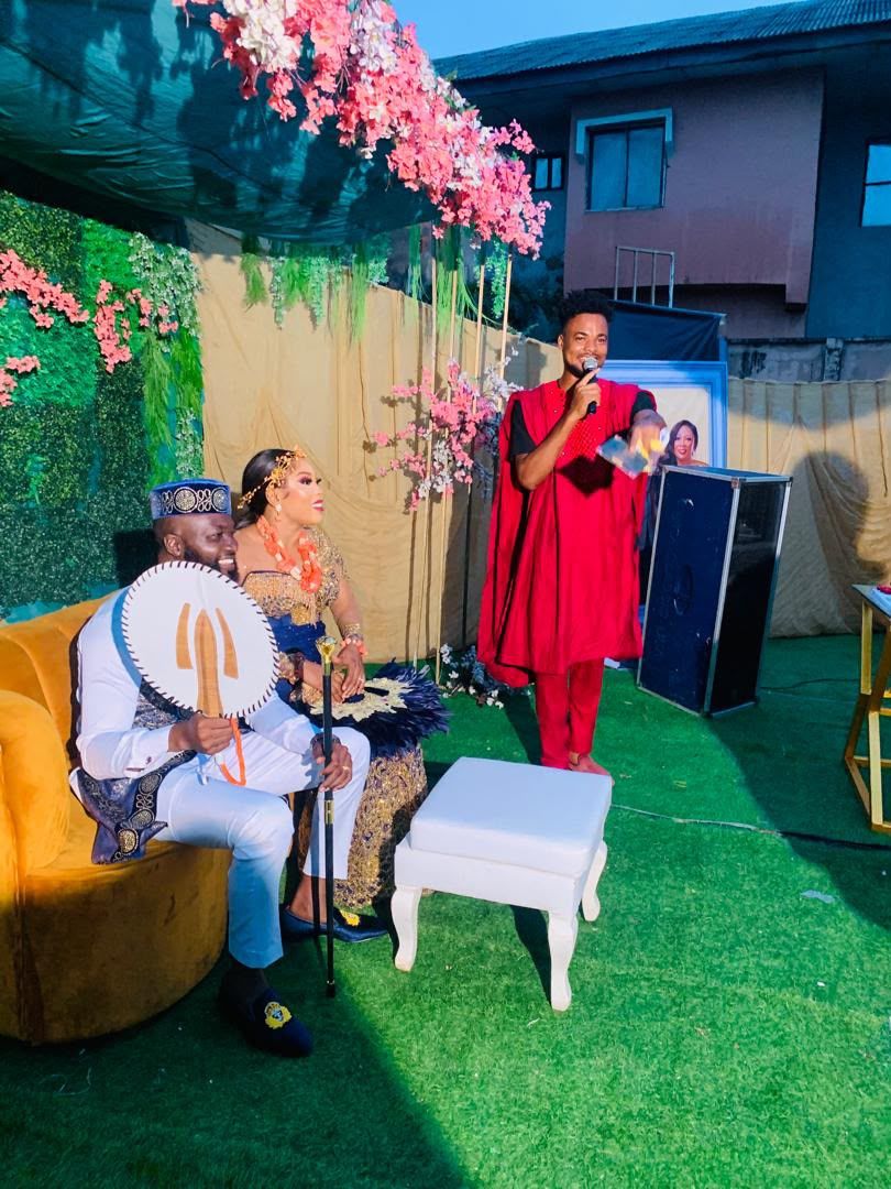 MC Walter hosting a traditional wedding ceremony